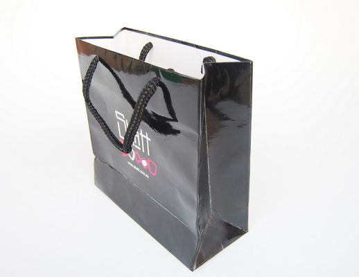 Clothes Carrier Branded Paper Bags Debossing ODM 250g Pink Blue Red Craft For Apparel Wedding