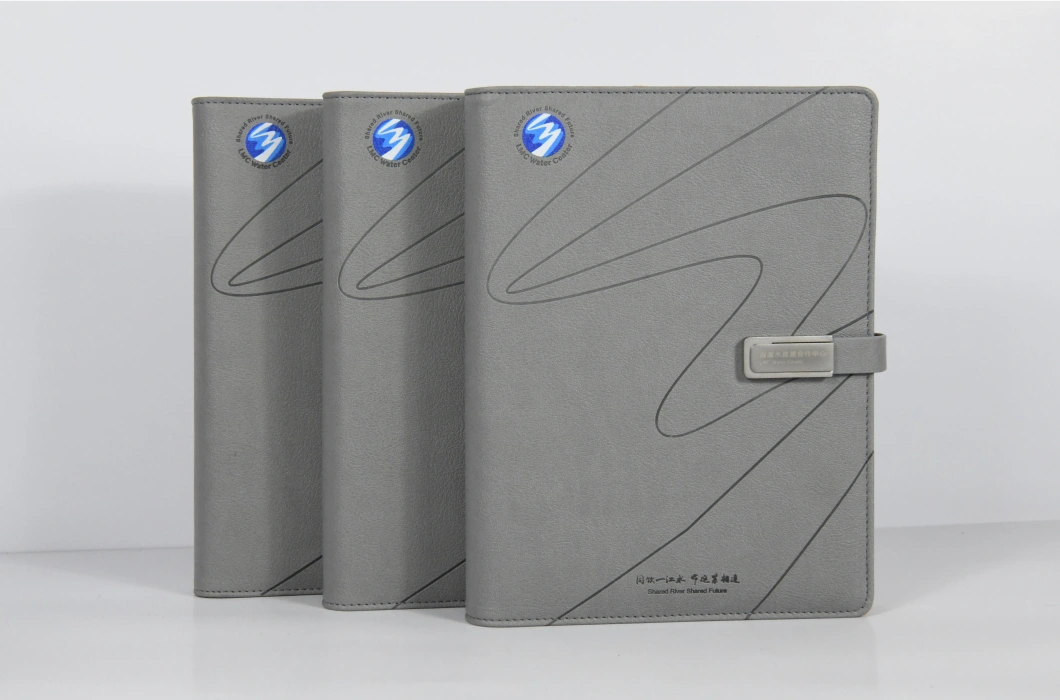 灰色磁気Uディスク バックル、カスタマイズ可能なロゴが付いている高級なPUの革ノート